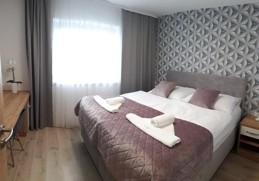 Apartmanovy Dum Na Kolonade Леднице Екстериор снимка