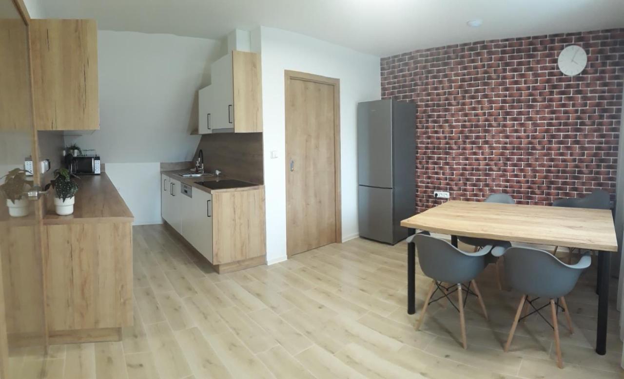 Apartmanovy Dum Na Kolonade Леднице Екстериор снимка