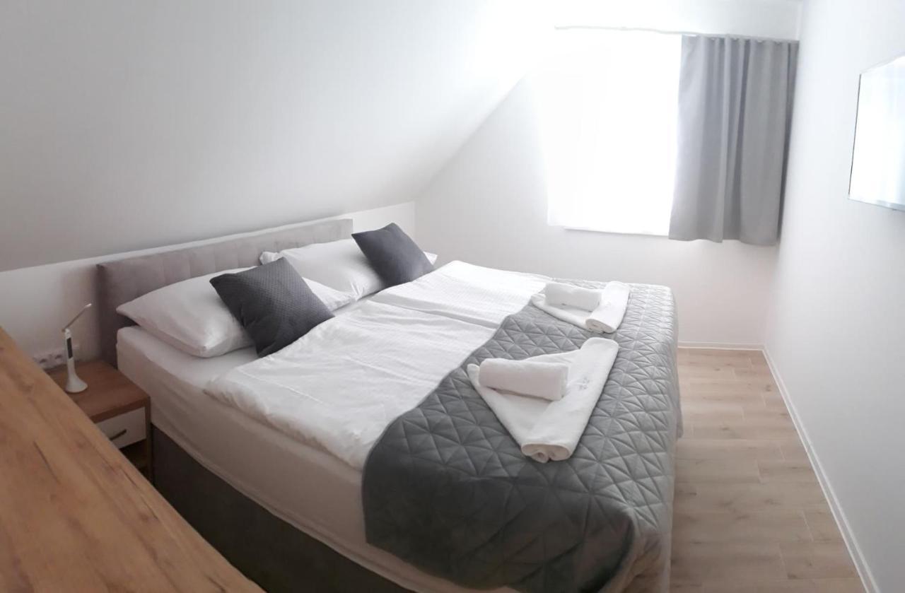 Apartmanovy Dum Na Kolonade Леднице Екстериор снимка