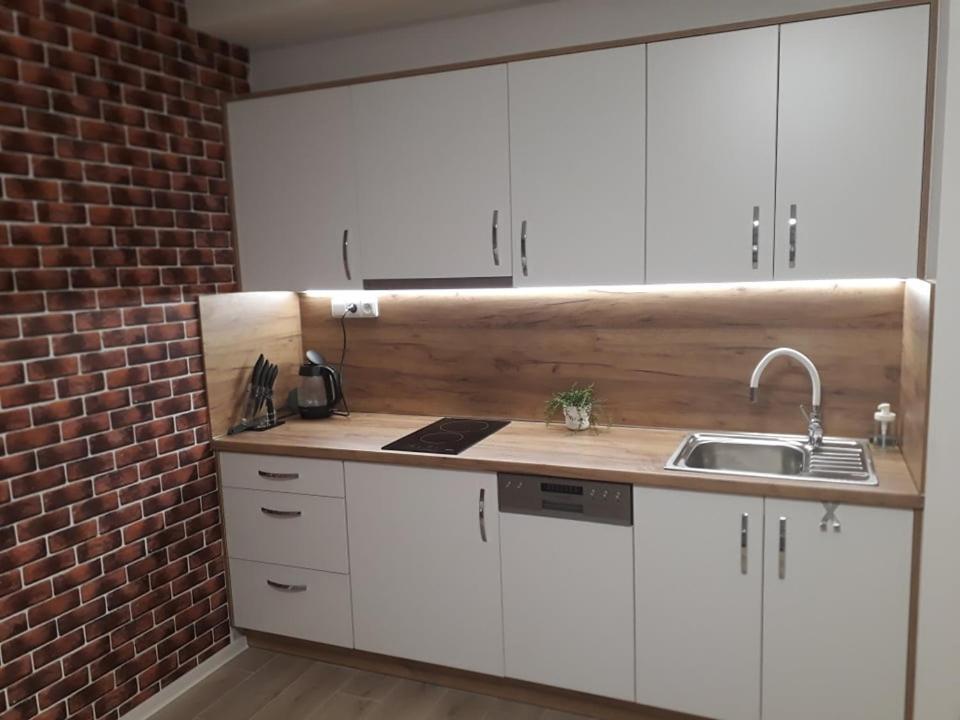 Apartmanovy Dum Na Kolonade Леднице Екстериор снимка