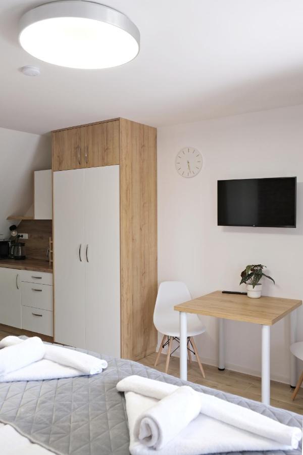 Apartmanovy Dum Na Kolonade Леднице Екстериор снимка