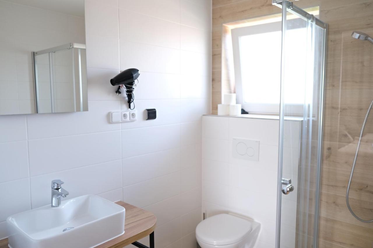 Apartmanovy Dum Na Kolonade Леднице Екстериор снимка
